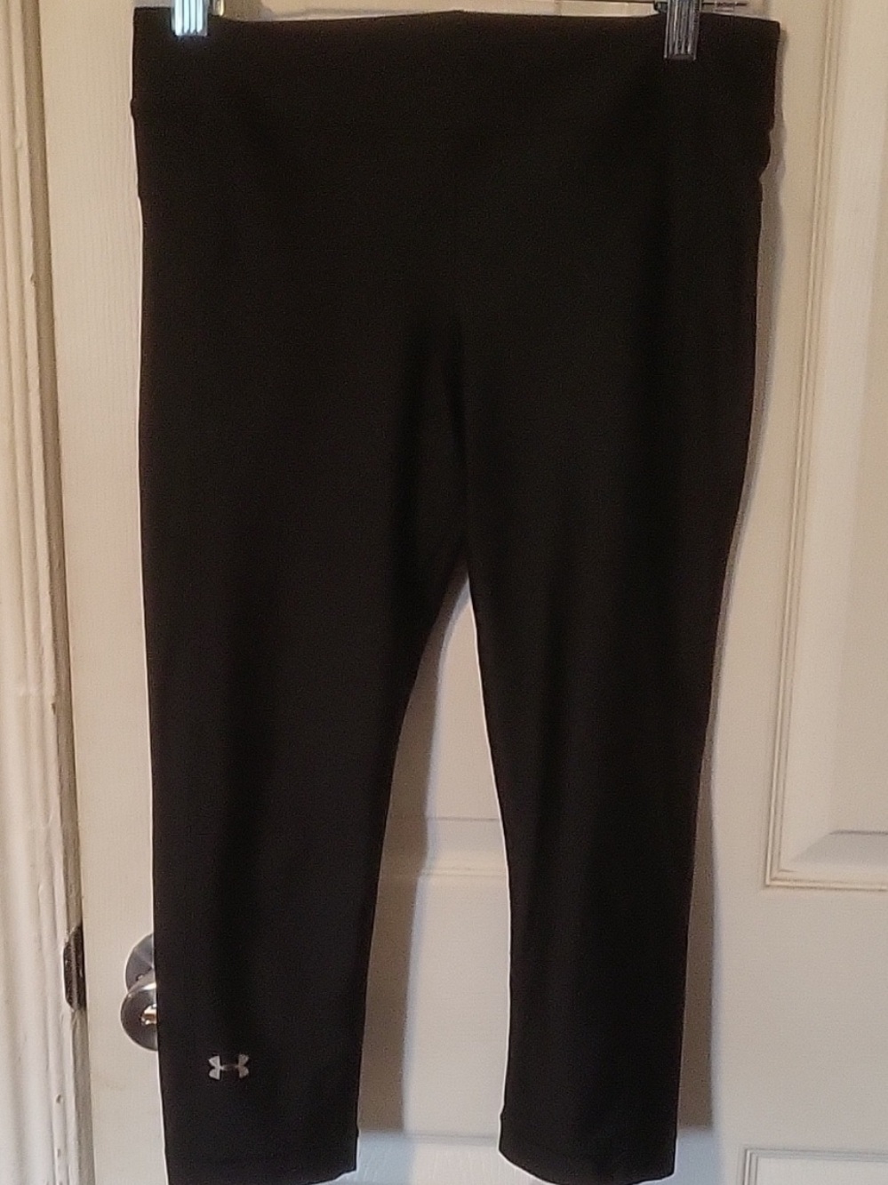 Under Armour Black Women's Cropped Compression Heat Gear Performance Leggings